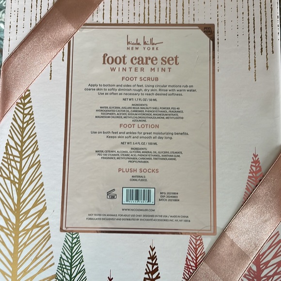 Nicole Miller Winter Mint Foot Care Set - Picture 2 of 2